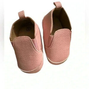 Adorable soft shoes size infant shoes pink sz 2